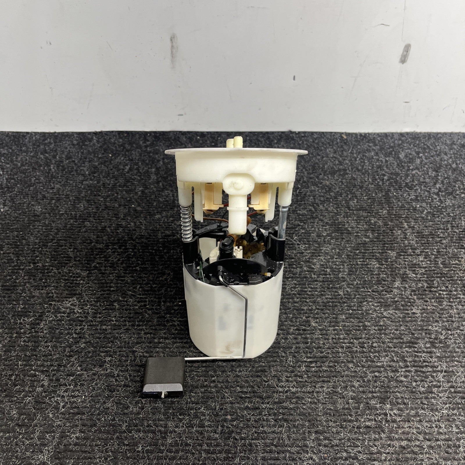 ☑️ 06-13 BMW E82 E88 E90 E91 E92 E93 128I 135I 328I 335I Fuel Pump Sending OEM