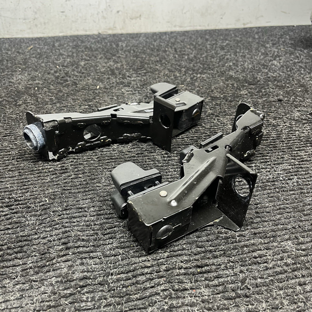 ☑️ 07-13 BMW E93 328i 335i M3 Right Side Convertible Hardtop Bracket Latch OEM