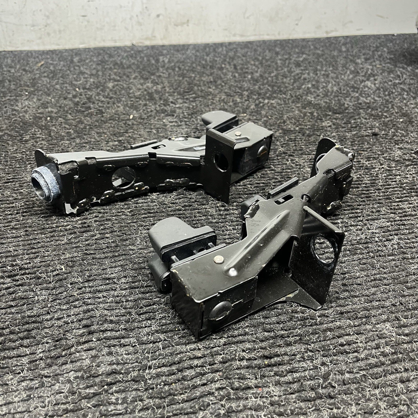 ☑️ 07-13 BMW E93 328i 335i M3 Right Side Convertible Hardtop Bracket Latch OEM