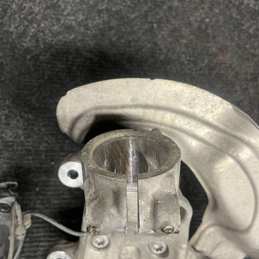 ☑️ 14-17 BMW F22 F23 M235i Front Left Driver Spindle Knuckle Hub RWD OEM