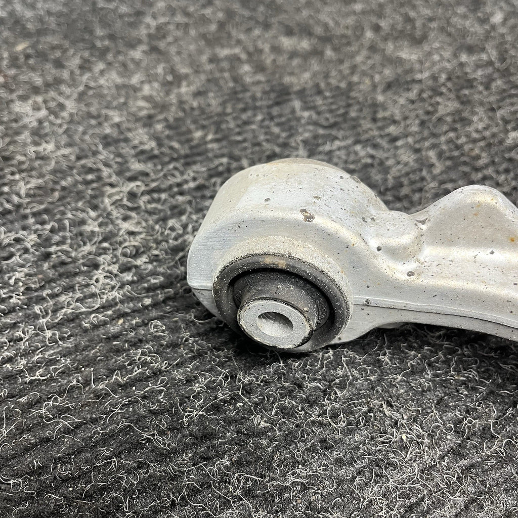 ☑️ 07-13 BMW X5 E70 LCI AWD FRONT RIGHT PASSENGER UPPER CONTROL ARM SUPPORT OEM