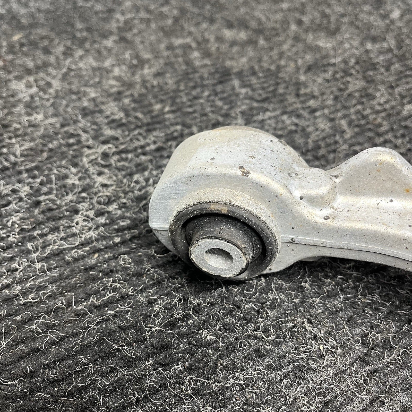 ☑️ 07-13 BMW X5 E70 LCI AWD FRONT RIGHT PASSENGER UPPER CONTROL ARM SUPPORT OEM