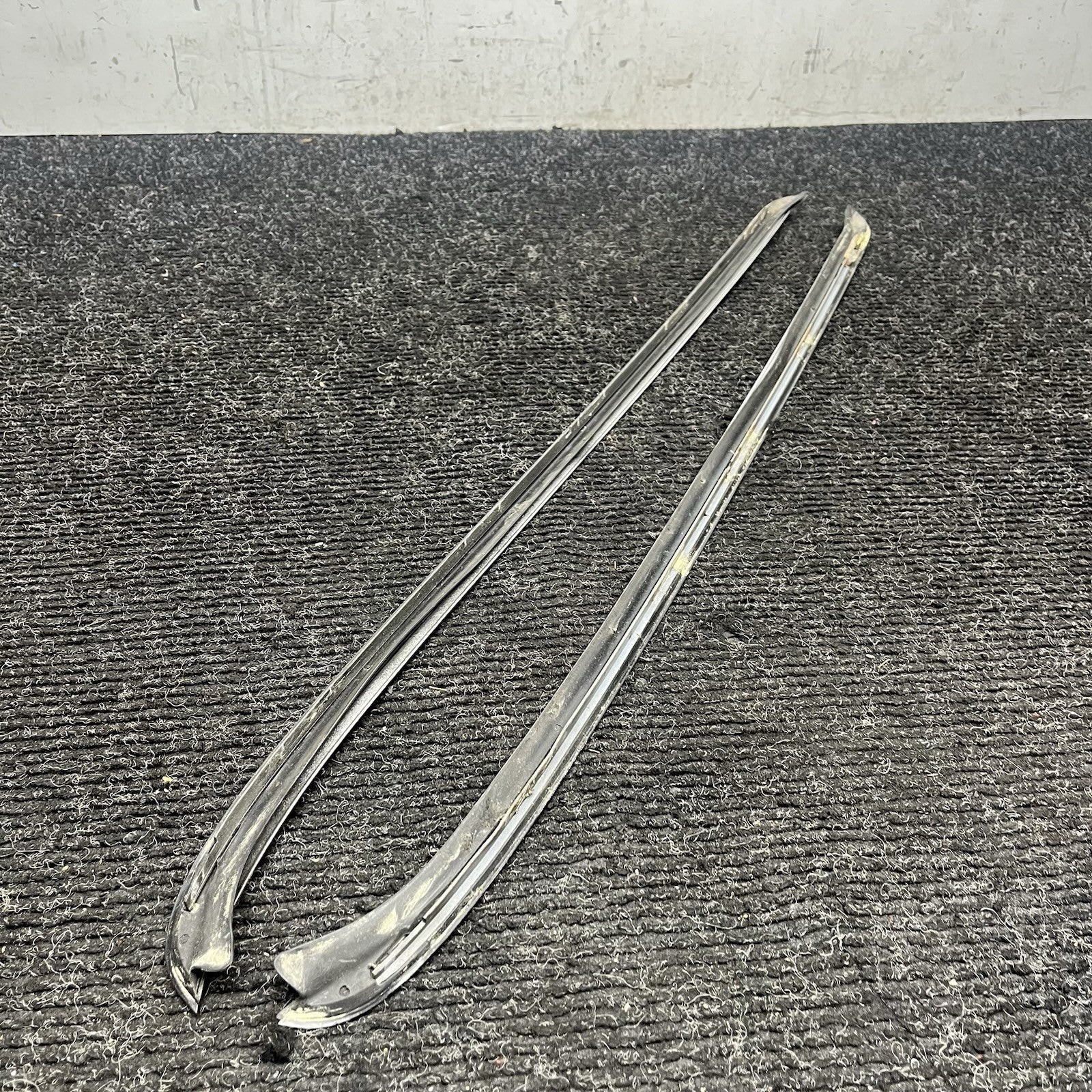 ☑️ 07-13 BMW E70 X5 Front Windshield Left & Right Trim Drip Molding  Set OEM