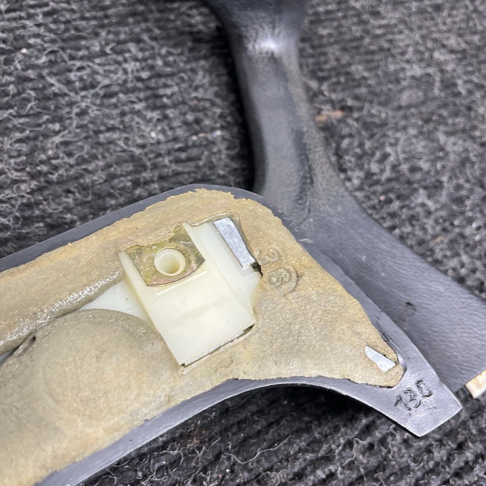 ☑️ BMW E30 3-Series M3 Front Door Armrest Right Passenger Schwarz 1884364
