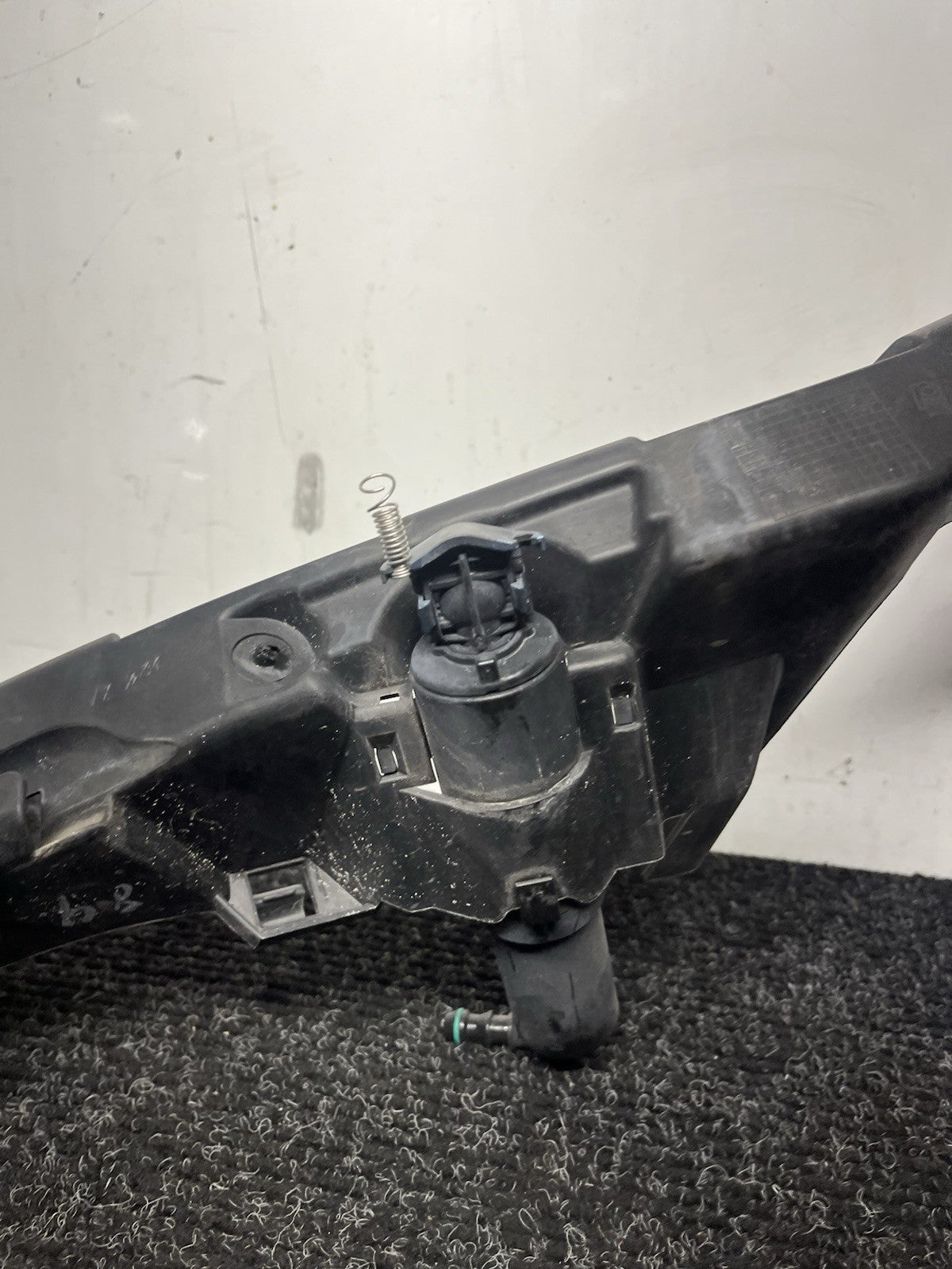 ☑️ 07-10 BMW E92/3 335 PreLci Front Right Passenger Headlight Arm Bracket Mount