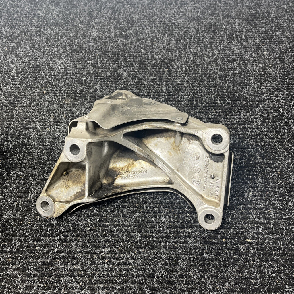 ☑️ 07-11 BMW E82 E88 E90 E92 135i 335i Right Passenger Engine Mount Bracket OEM