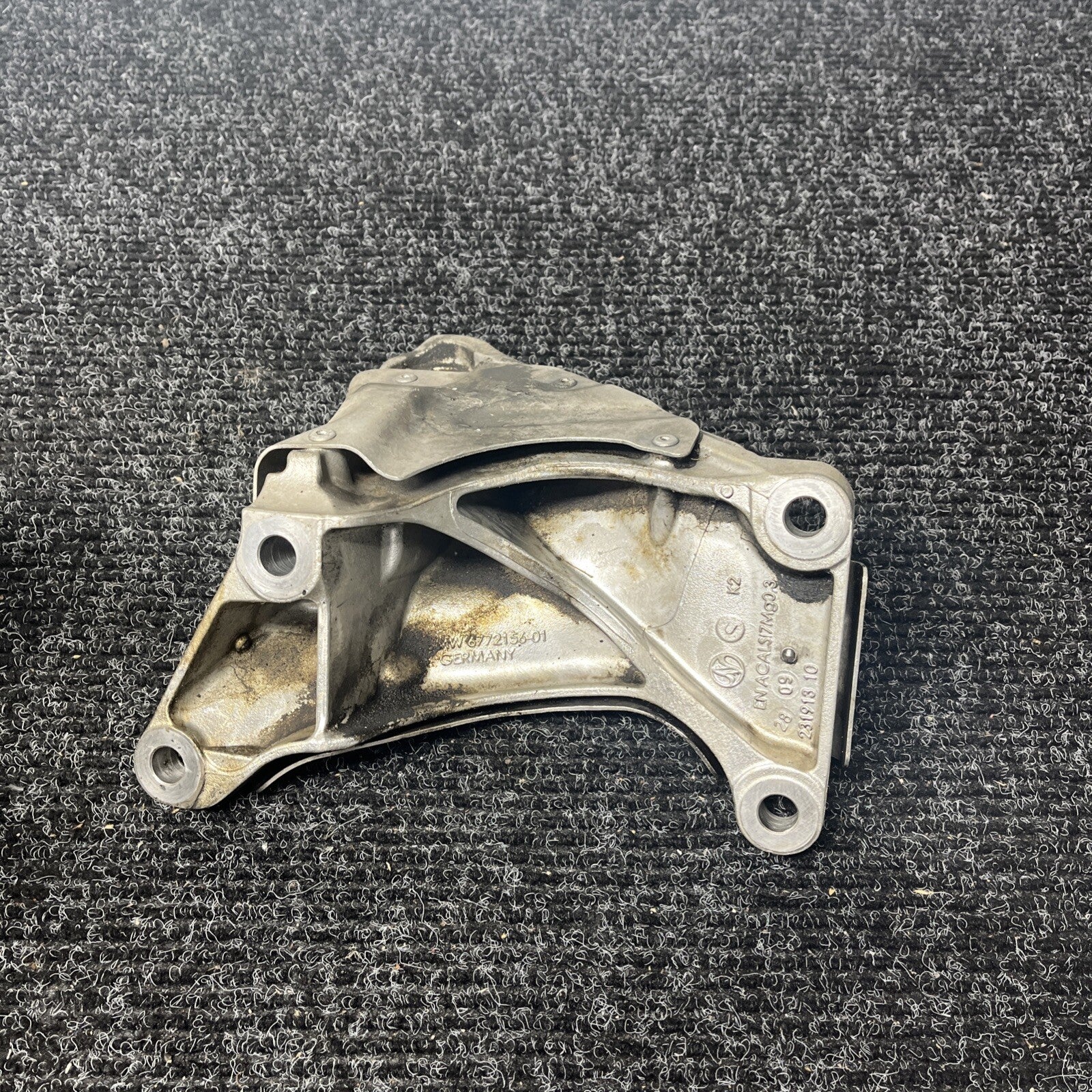 ☑️ 07-11 BMW E82 E88 E90 E92 135i 335i Right Passenger Engine Mount Bracket OEM