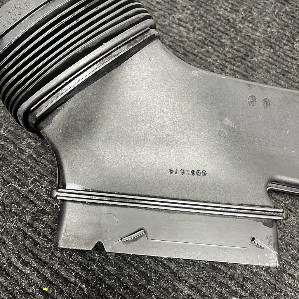 ☑️ 06-13 BMW E90 E91 E92 E93 328i 325i 330i AIR INTAKE DUCT OEM