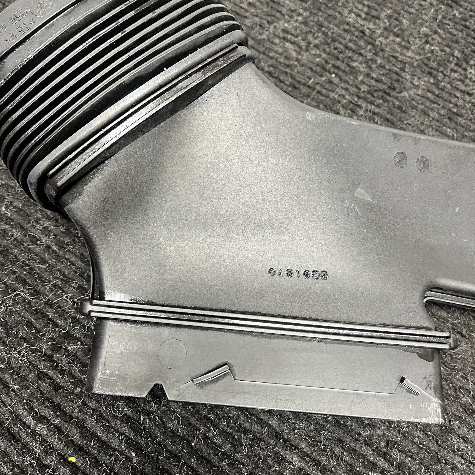 ☑️ 06-13 BMW E90 E91 E92 E93 328i 325i 330i AIR INTAKE DUCT OEM