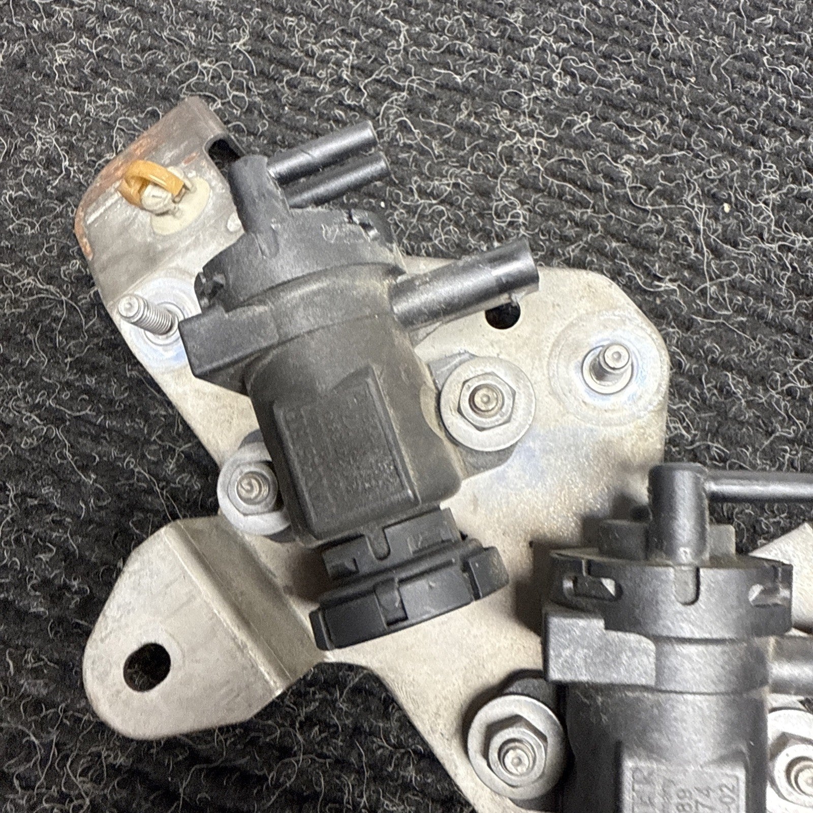 ✅ 09-13 BMW E90 M57 335d X5 Diesel Turbo Pressure Valve 8509323 OEM W/ Bracket