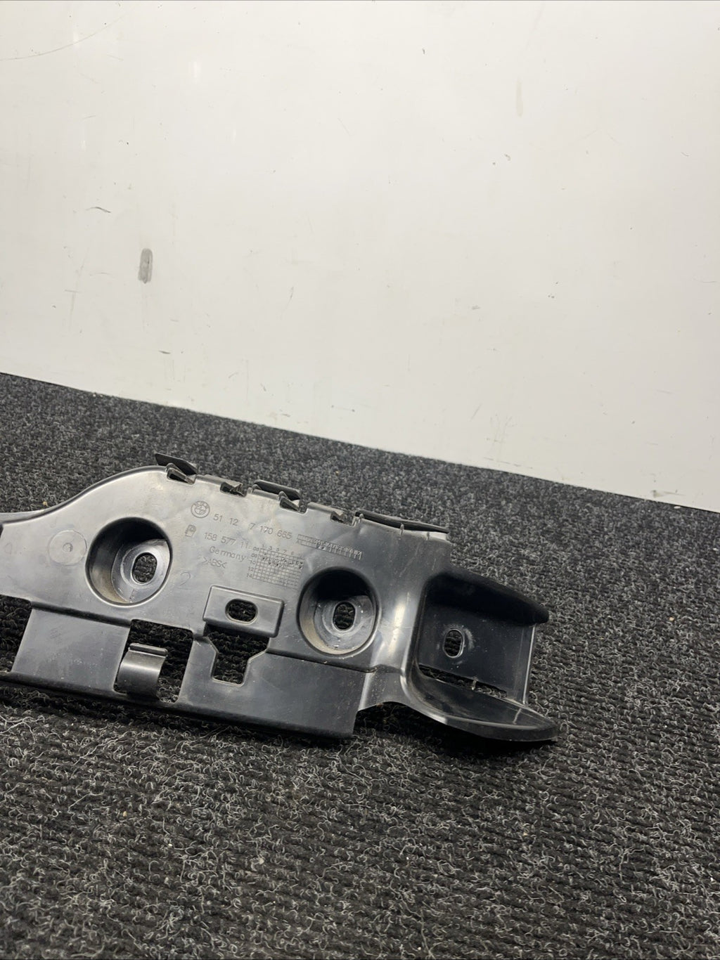 ☑️ OEM BMW E92 328 335 M3 COUPE Rear Center Bumper Mount Bracket Guide Support