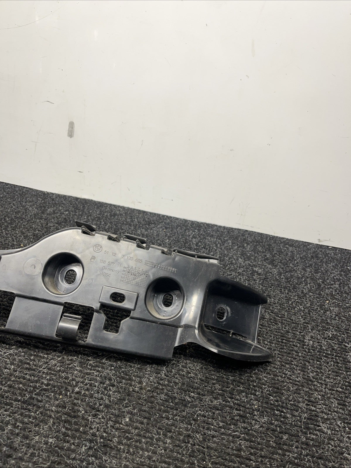 ☑️ OEM BMW E92 328 335 M3 COUPE Rear Center Bumper Mount Bracket Guide Support