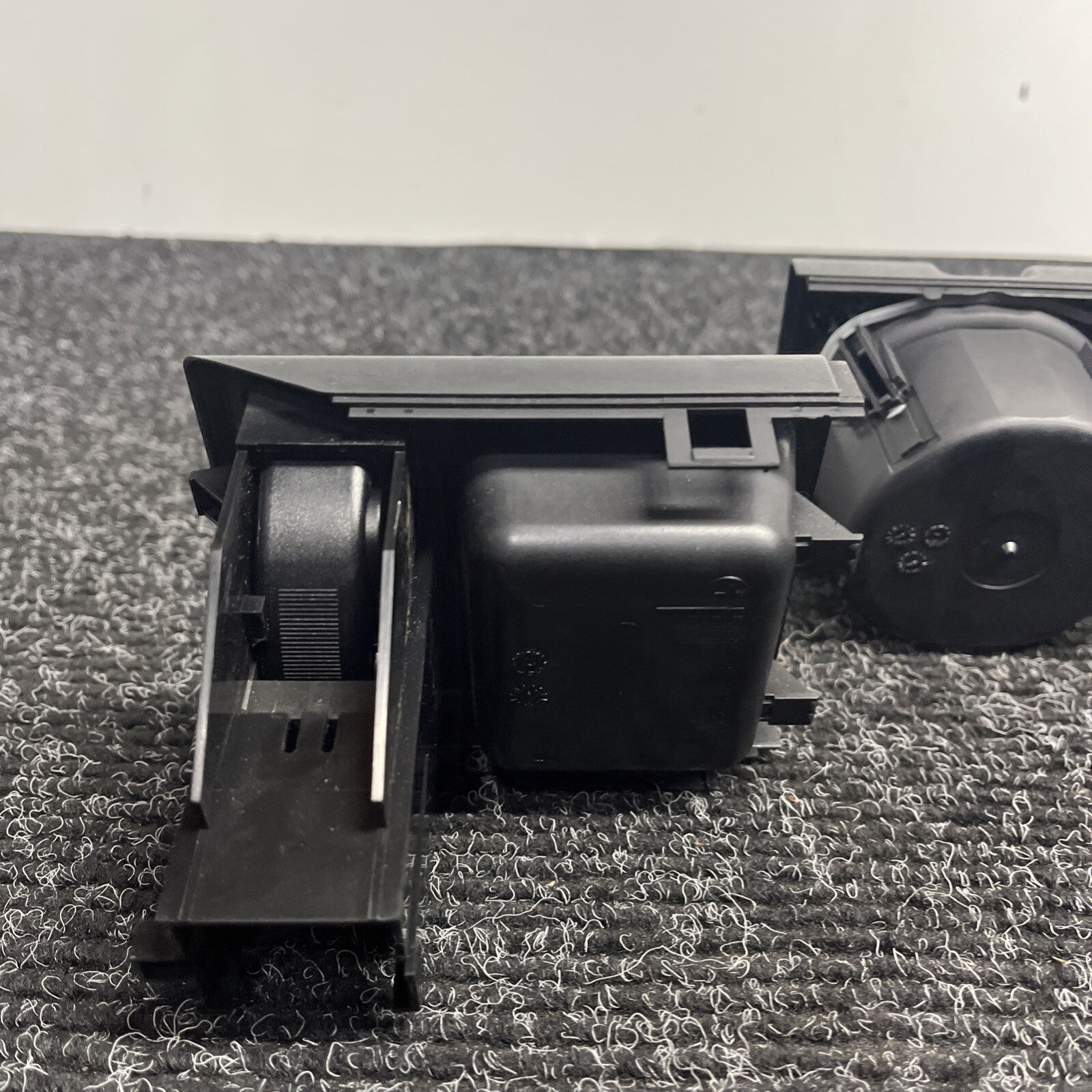 ☑️ BMW 3 SERIES E46 330 325 330ci CUP AND COIN HOLDER CENTRE/CENTER CONSOLE