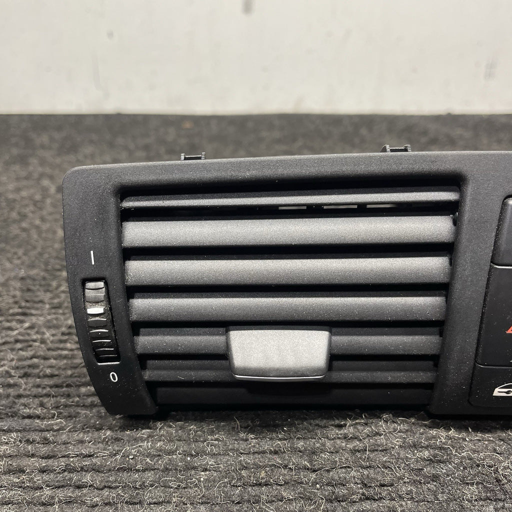 ☑️ 08-13 OEM BMW E82 E88 128 135 Central Dash Dashboard Air Vent Hazard Light