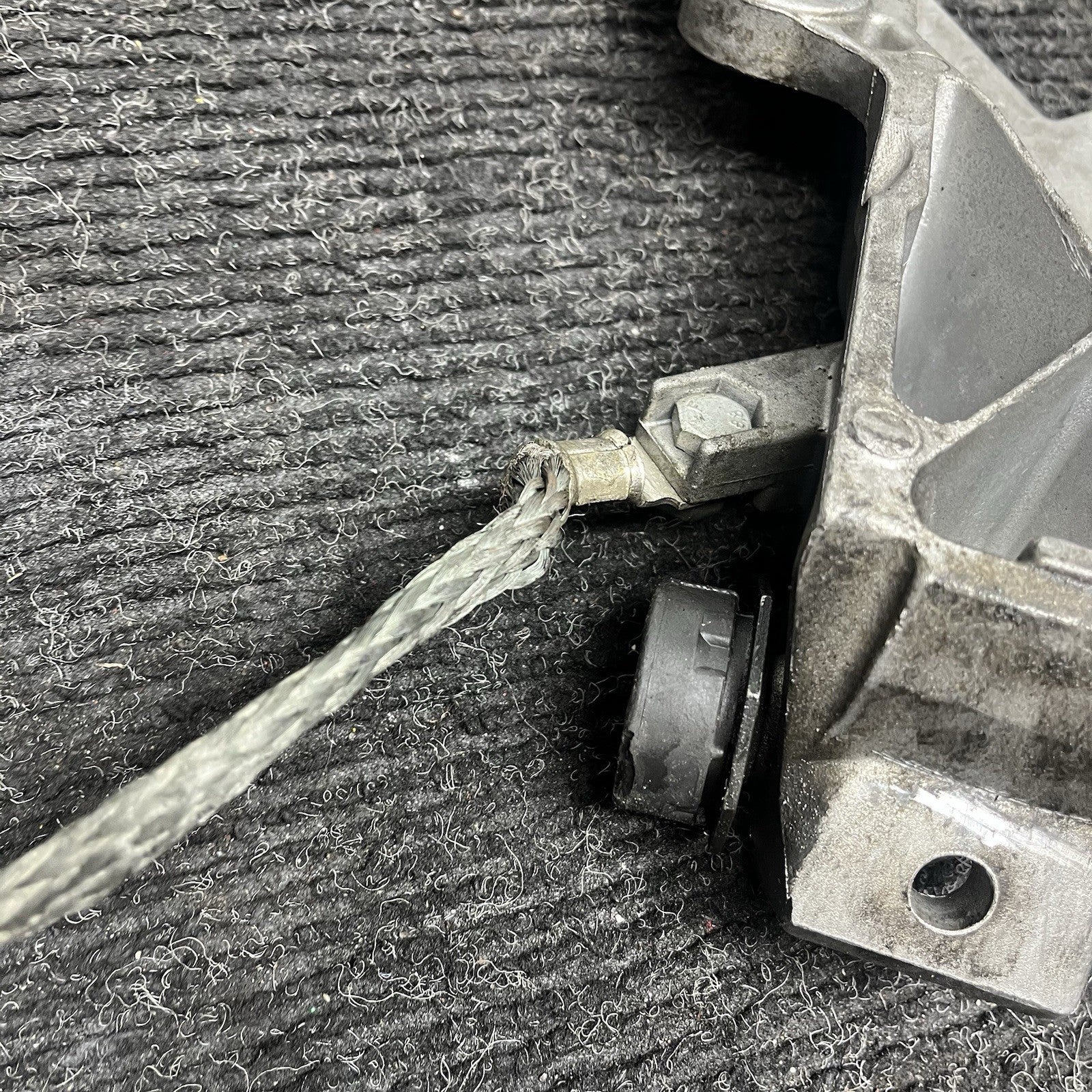 ☑️ BMW E90 E91 E92 Engine Mount Bracket Left N54 6760317 Motor Mount Bracket