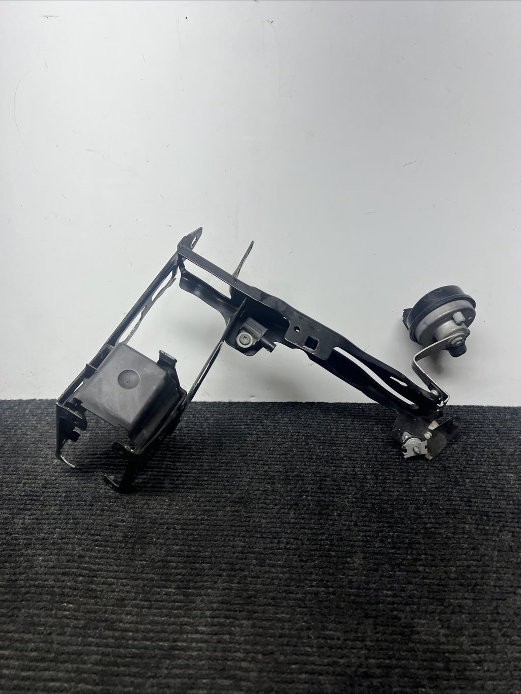 🌟2011-2016 BMW 328XI F30  FRONT LEFT RADIATOR MOUNT BRACKET SUPPORT OEM✅