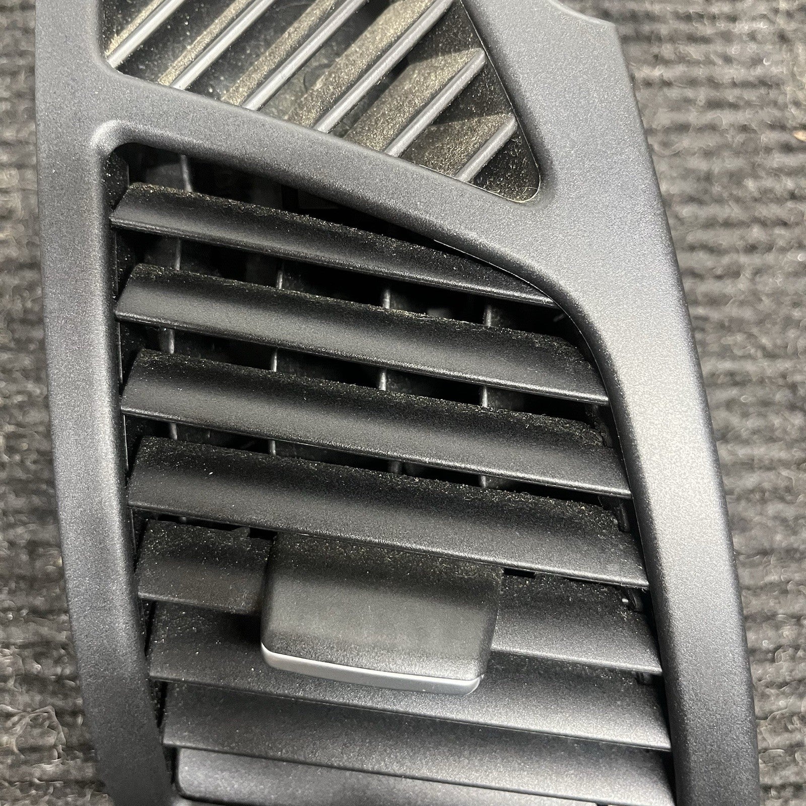 ☑️ 2008-2013 BMW 128i E82 E88 Front Right Side Dash AC A/C Air Vent 7059188 OEM