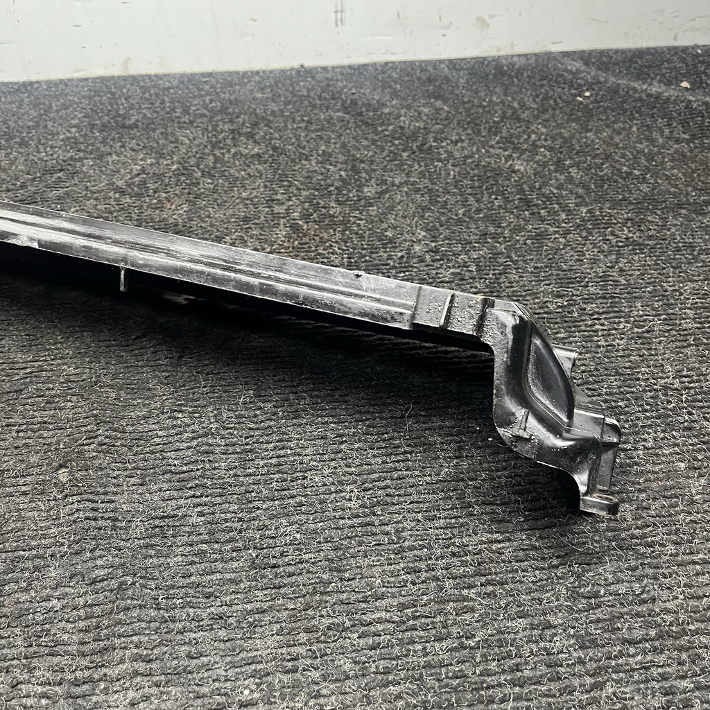 ☑️ 11-13 BMW E70 X5 Radiator Support Bottom Intercooler Bracket Unit 7795909 OEM