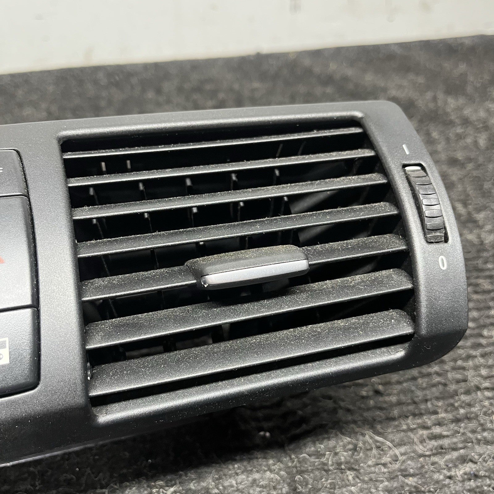☑️ 08-13 OEM BMW E82 E88 128 135 Central Dash Dashboard Air Vent Hazard Light