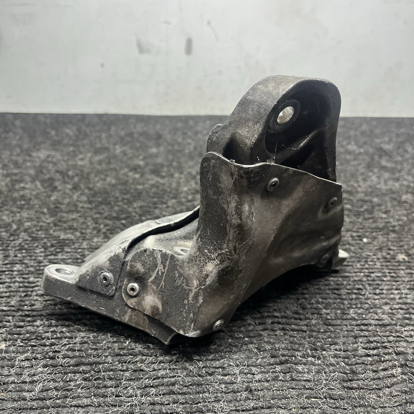 07-11 BMW E82 E88 E90 E92 135I 335I N54 Z4 RIGHT PASSENGER ENGINE MOUNT BRACKET