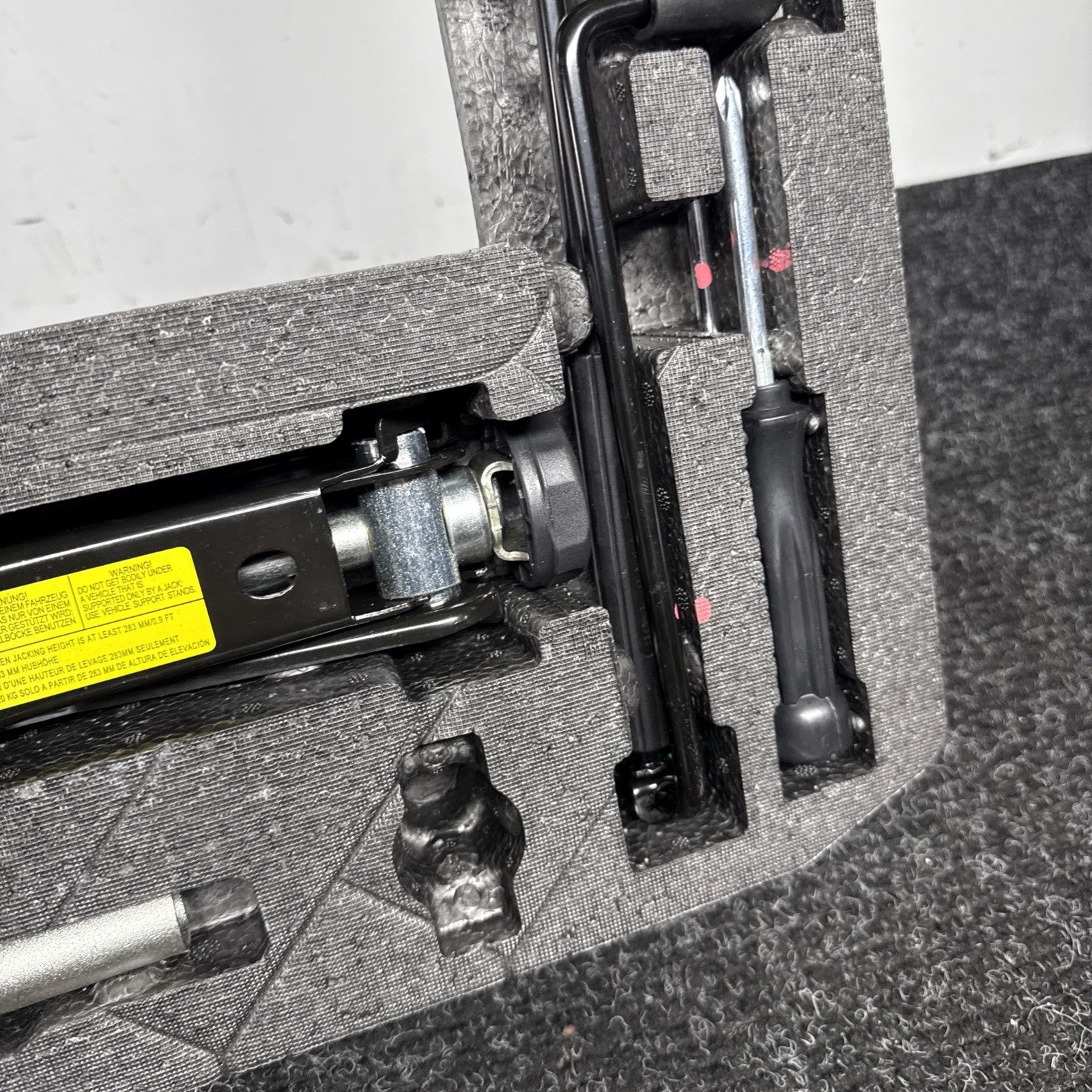 ☑️ 2013-2016 AUDI A4 S4 SPARE TIRE JACK TOOL KIT W/ FOAM TRUNK HOLDER OEM