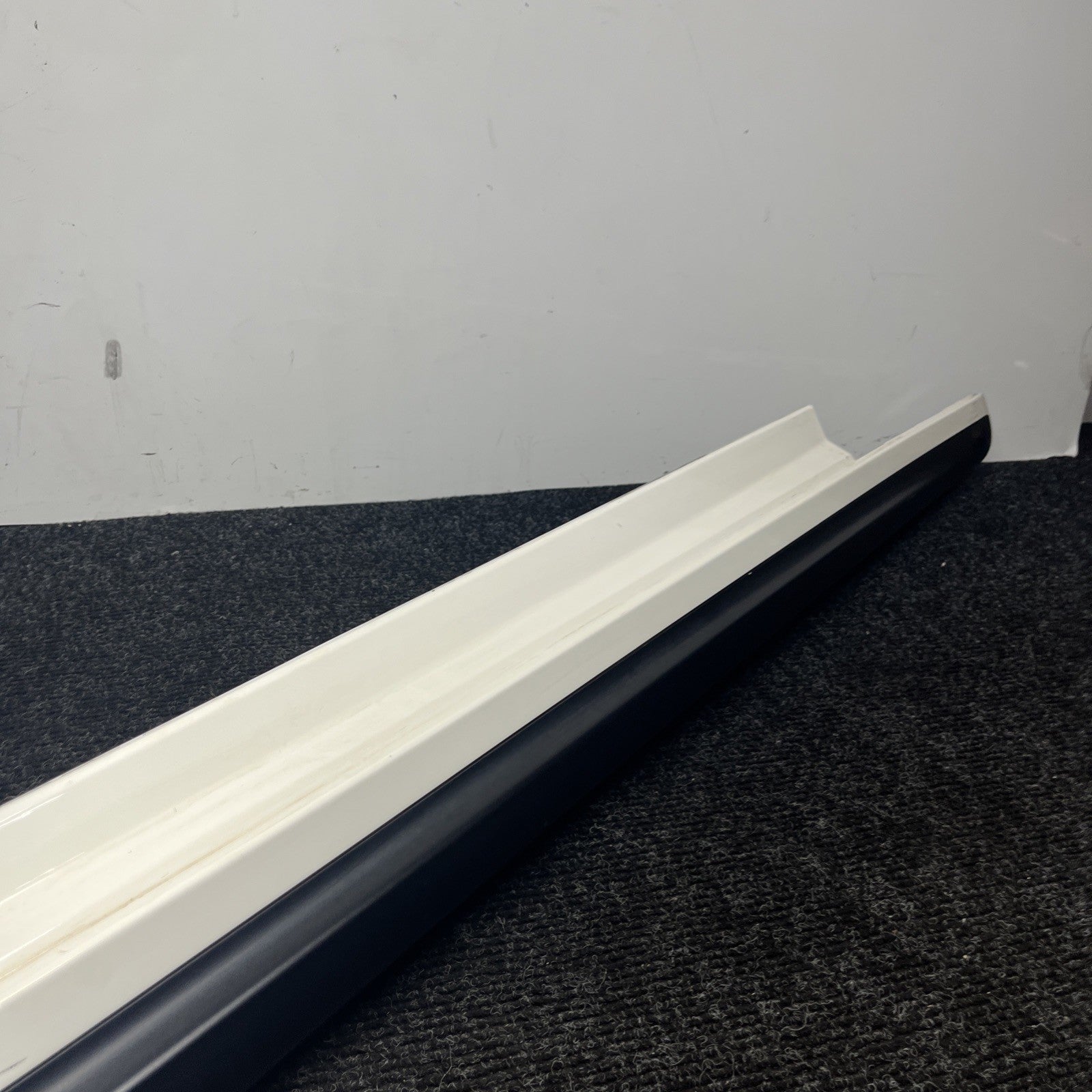 ☑️ 2014 - 2024 MASERATI GHIBLI RIGHT SIDE ROCKER MOLDING COVER PANEL OEM WHITE