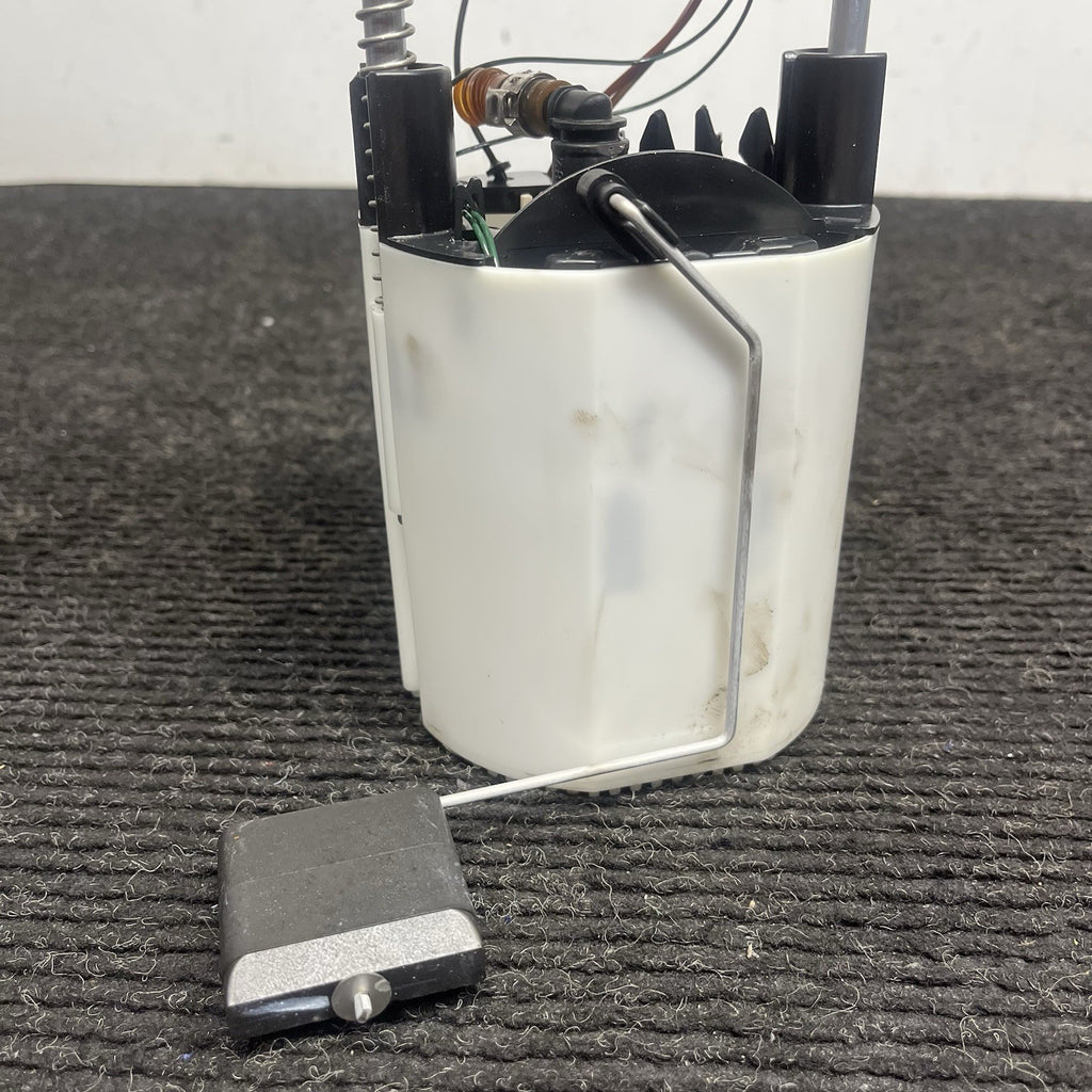 ☑️ 06-13 BMW E82 E88 E90 E91 E92 E93 135I 335I Fuel Pump OEM