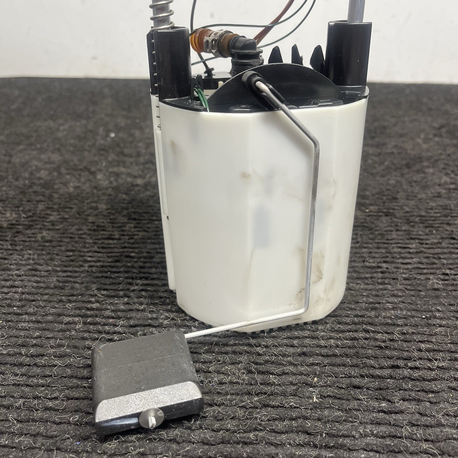 ☑️ 06-13 BMW E82 E88 E90 E91 E92 E93 135I 335I Fuel Pump OEM