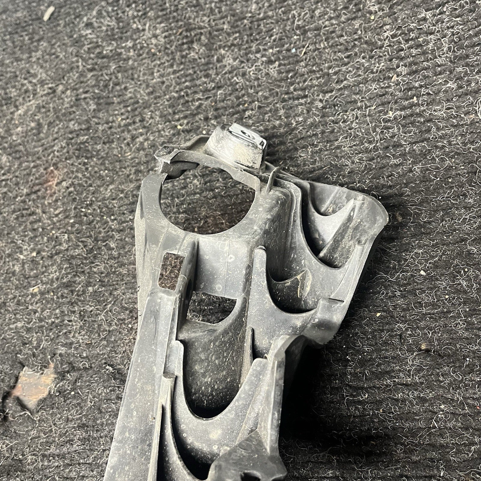 ☑️ 07-10 OEM BMW E92 E93 328 335 Right Passenger Headlight Bracket Carrier Mount