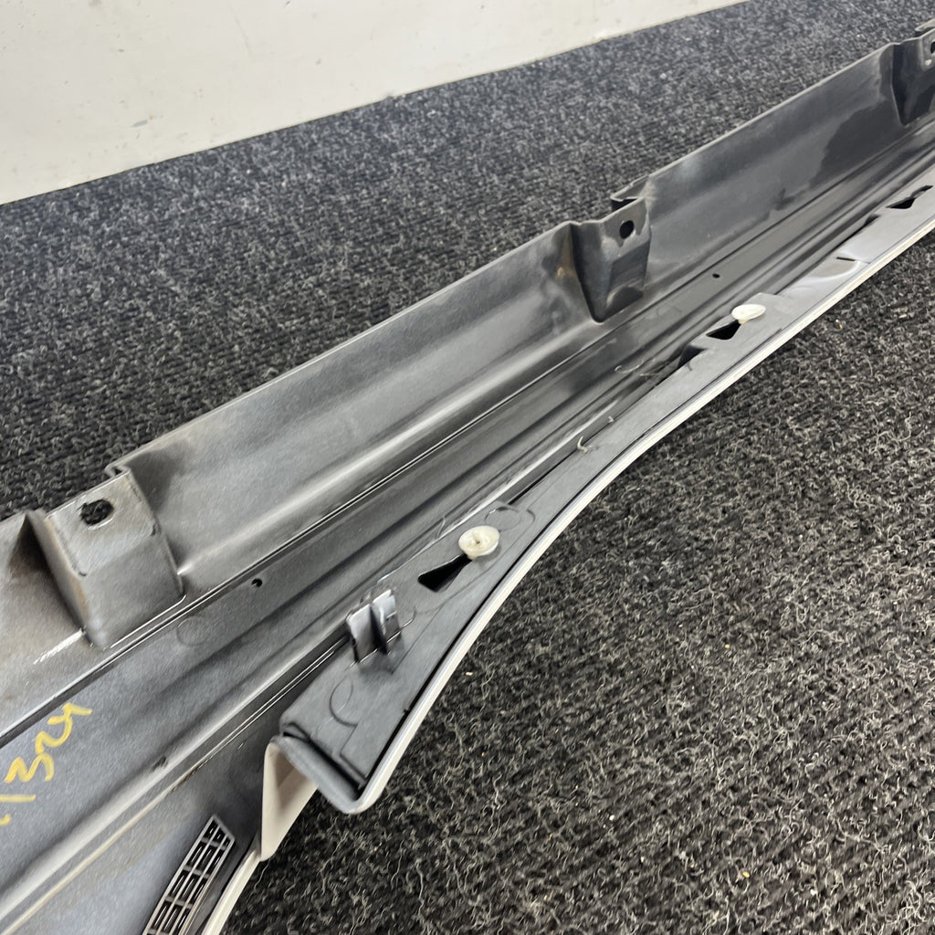 ☑️ 2014 - 2024 MASERATI GHIBLI RIGHT SIDE ROCKER MOLDING COVER PANEL OEM WHITE