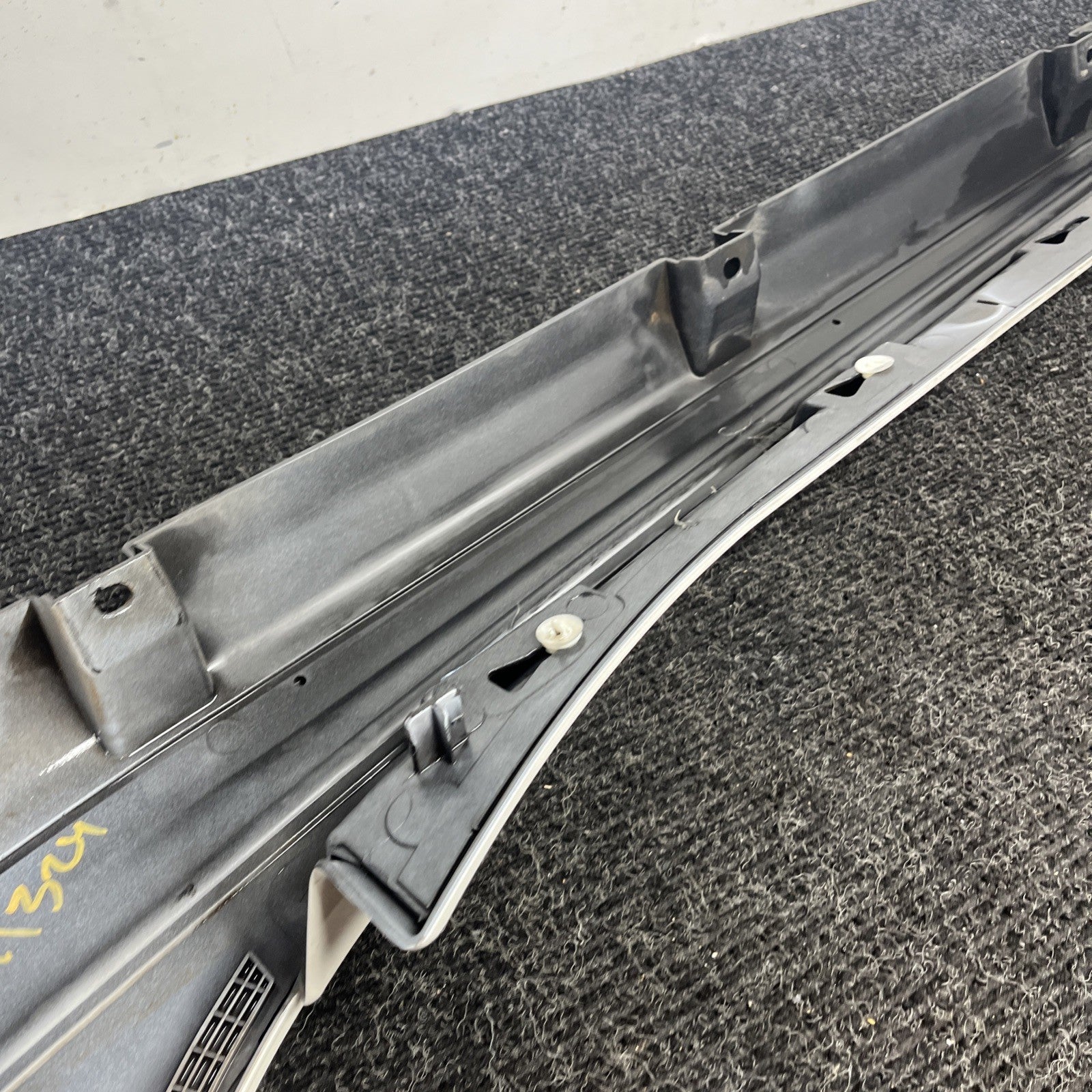 ☑️ 2014 - 2024 MASERATI GHIBLI RIGHT SIDE ROCKER MOLDING COVER PANEL OEM WHITE