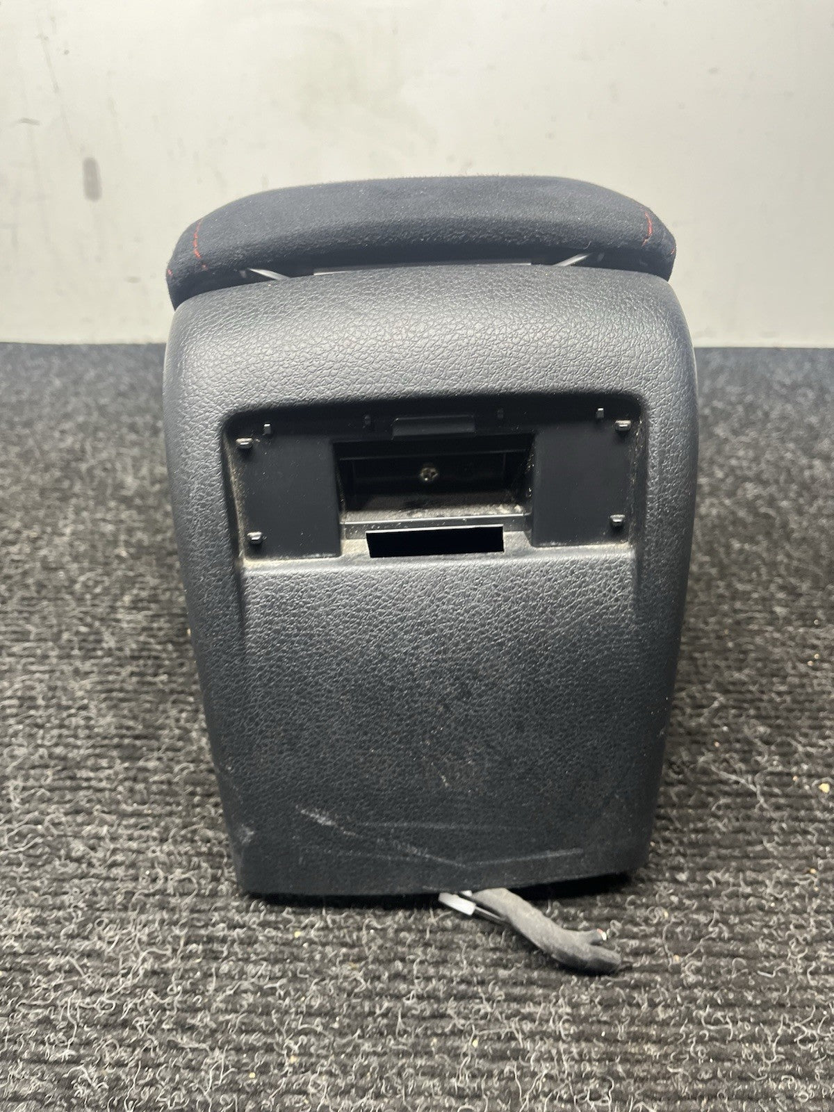 ☑️ 15-19 SUBARU WRX STI ARM REST CENTER CONSOLE W/ HEATED SEATS NON LEATHER OEM
