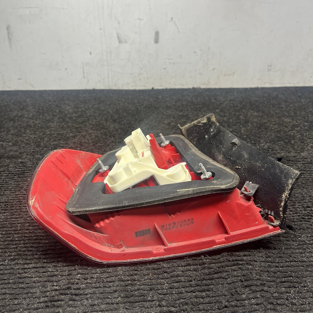 ☑️ 2006-2008 BMW 328I 335I Right Tail Light Outer 7161956 Oem E90
