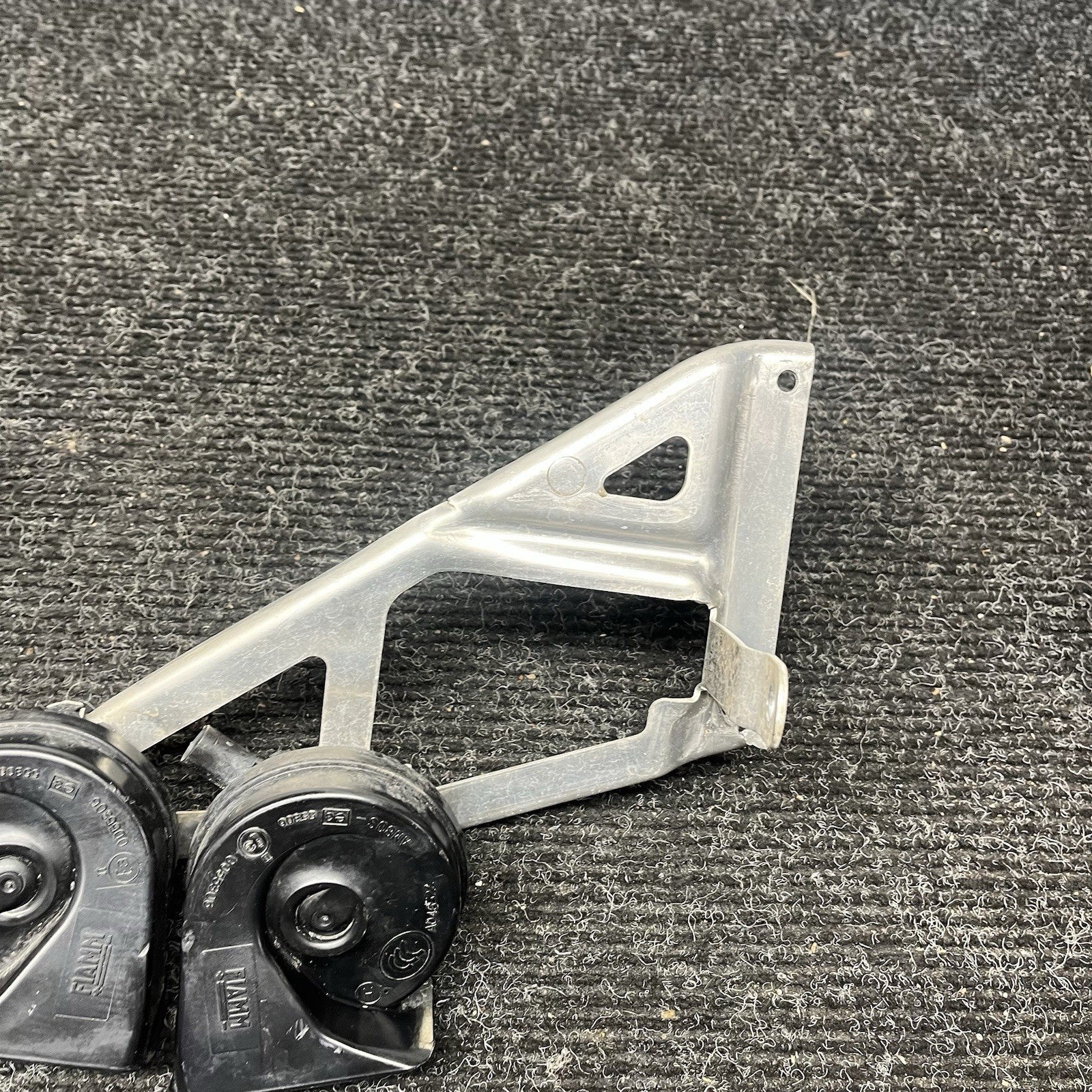 ☑️ BMW E9x M3 Horn Bracket With Horns 61337838541 08-13 E90 E92 E93