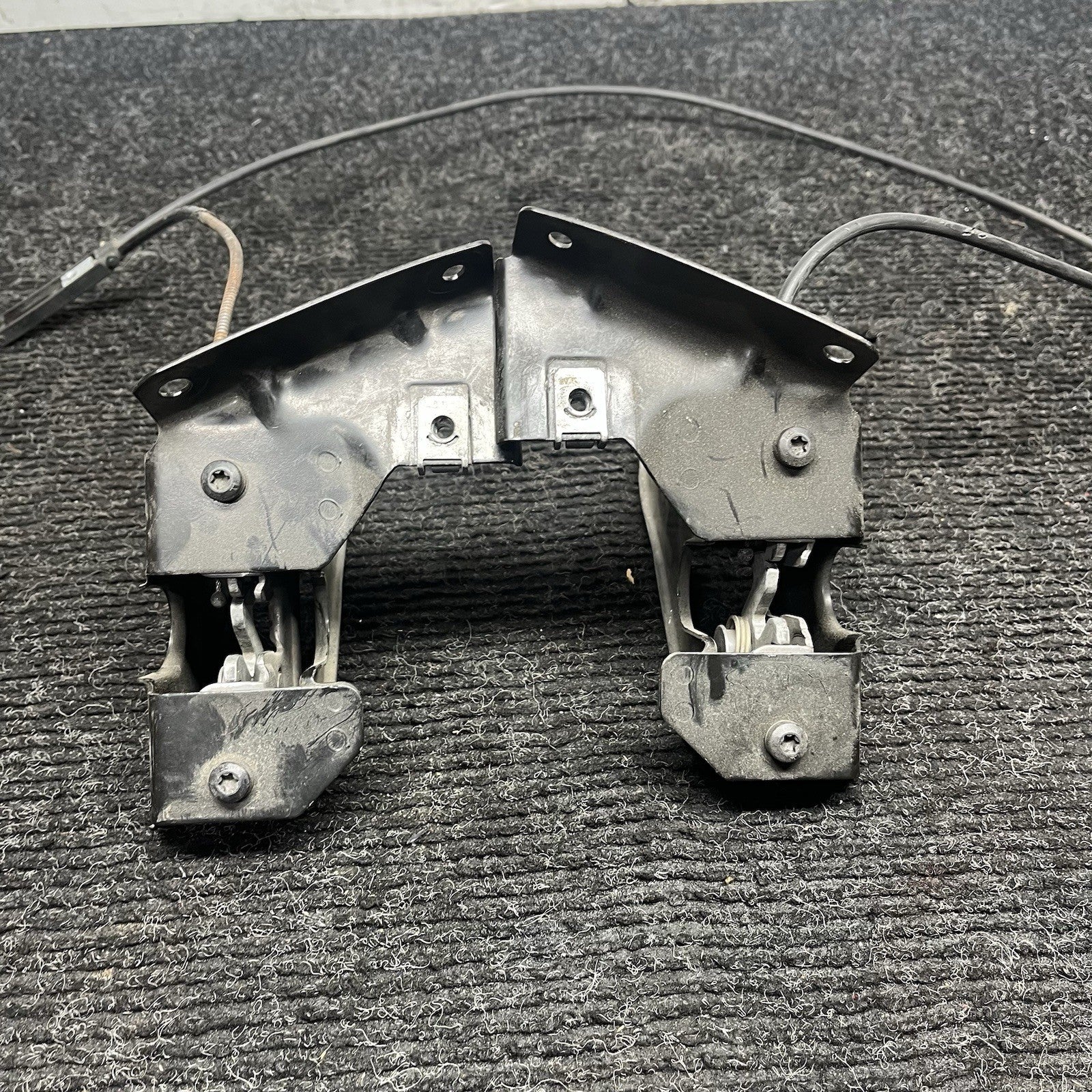 ☑️ 2007-2013 BMW 3 Series Hood Catch Lock Latch BMW E92 335i Coupe RH LH OEM