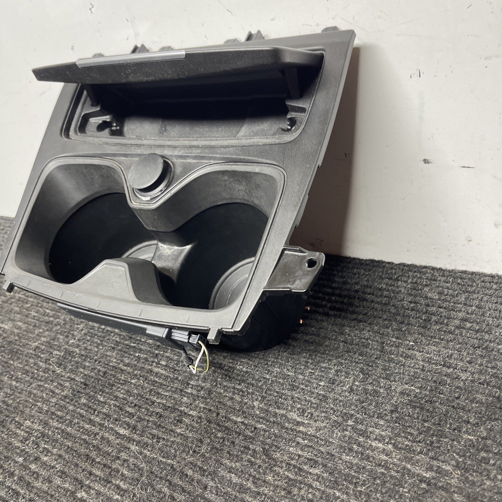 ☑️ BMW 228i M235i F22 F23 CENTER CONSOLE CUP HOLDER W/ ASHTRAY OEM 2014 - 2020