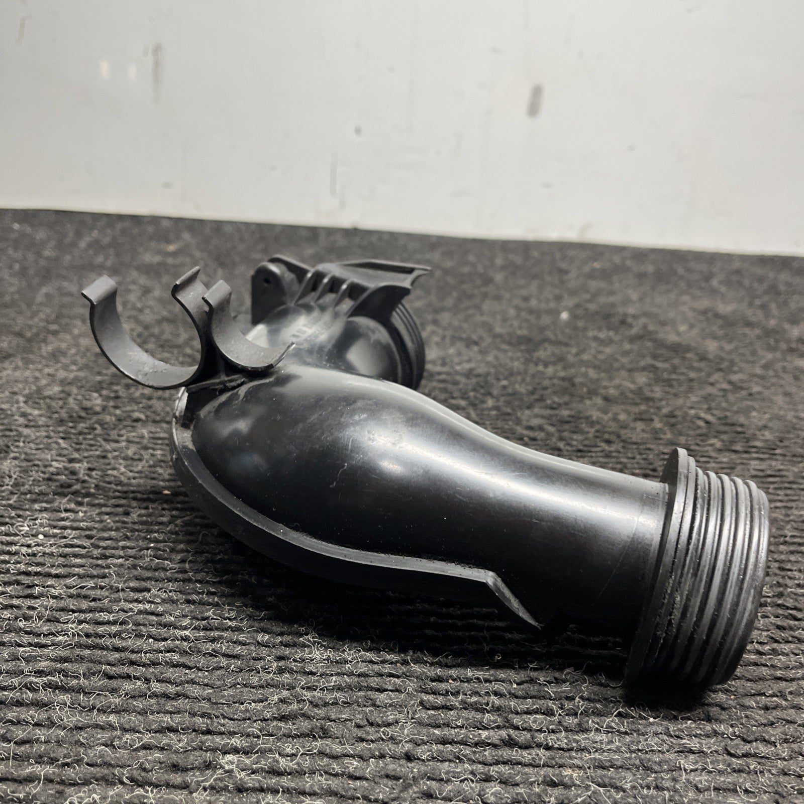☑️ Lower Bottom Turbo Air Duct Intake Boot Muffler Pipe OEM BMW E84 E90 E92 E93