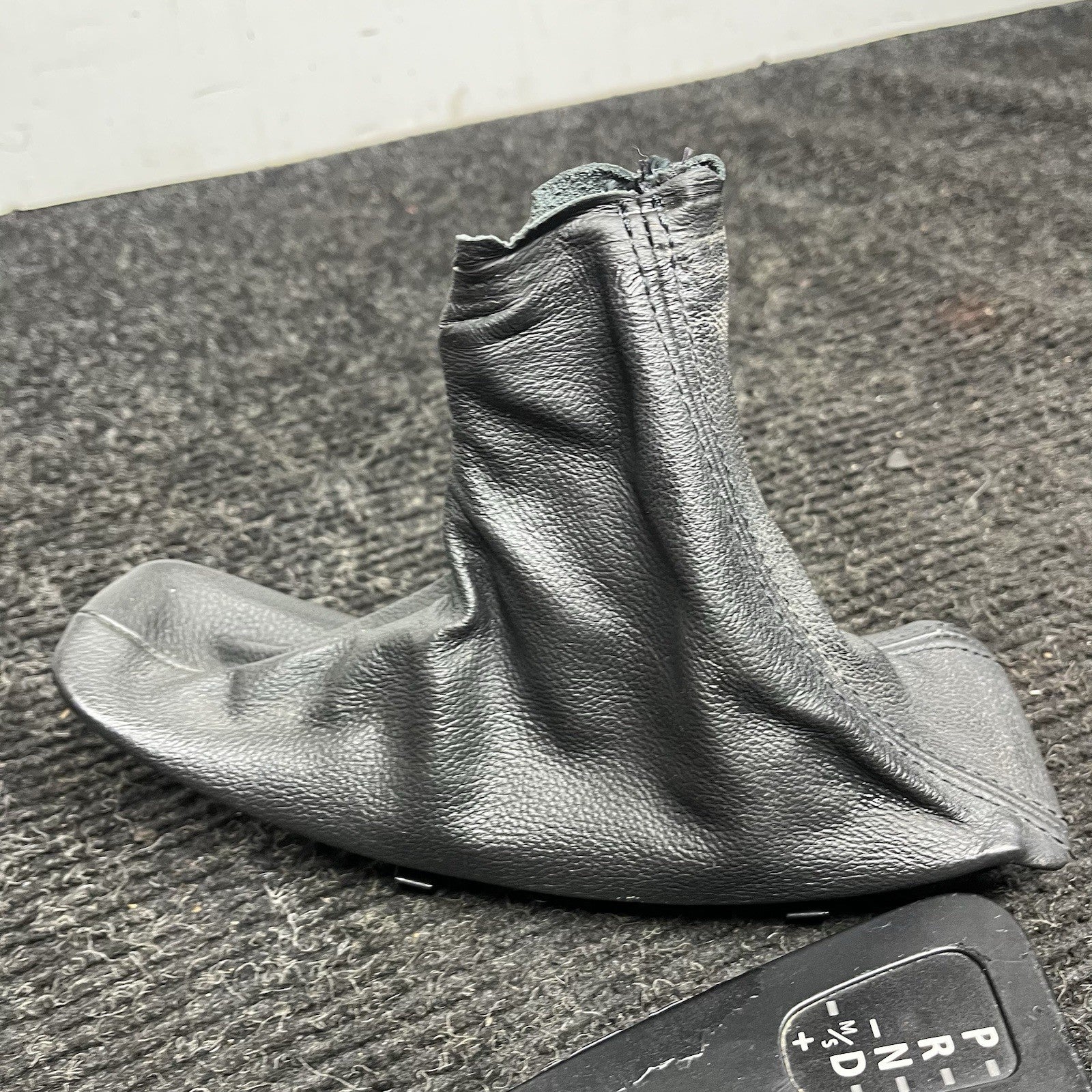 ☑️ 07-13 BMW E90 E92 328I 335I AUTOMATIC TRANSMISSION SHIFTER SELECTOR TRIM BOOT