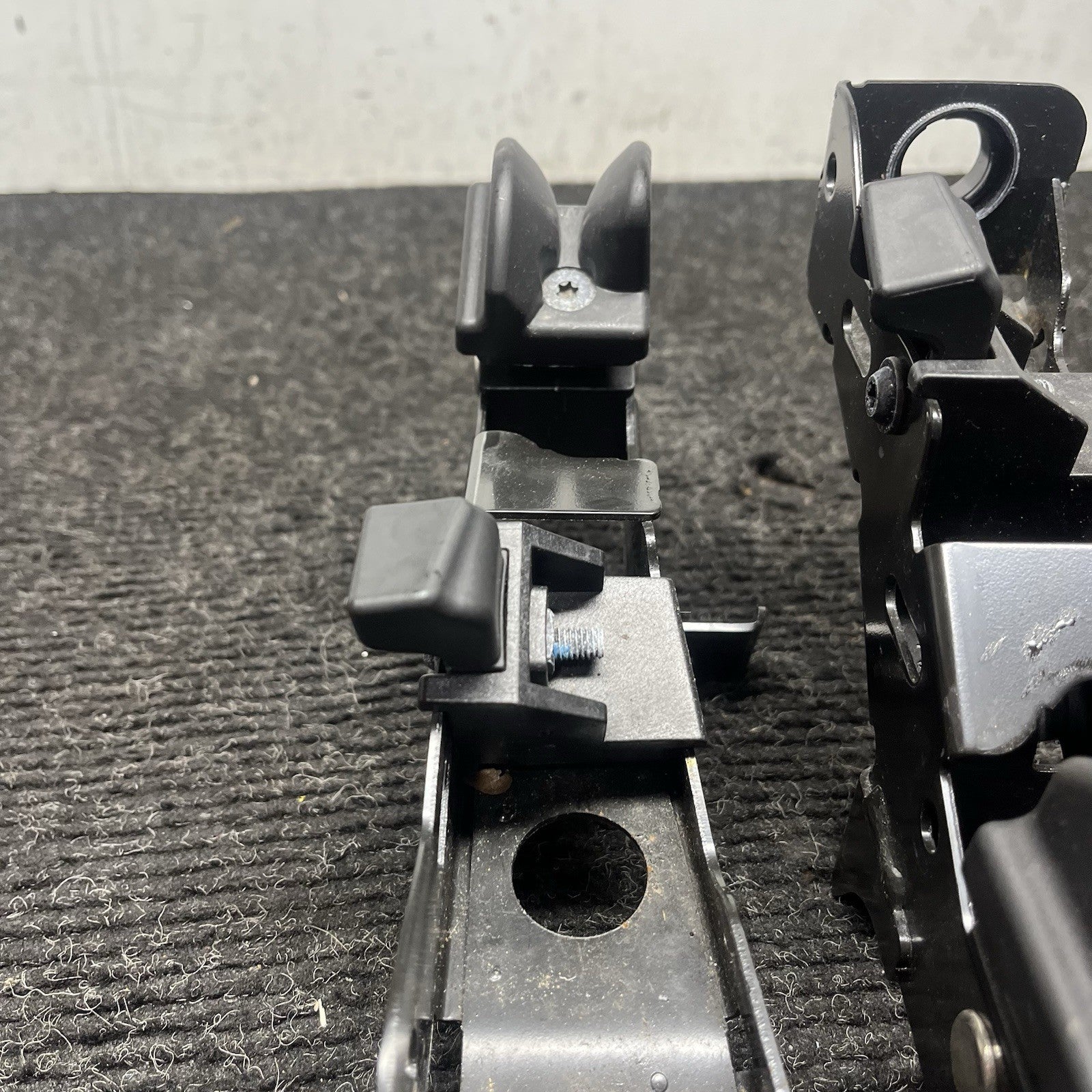 ☑️ 07-13 BMW E93 328i 335i M3 Right Side Convertible Hardtop Bracket Latch OEM