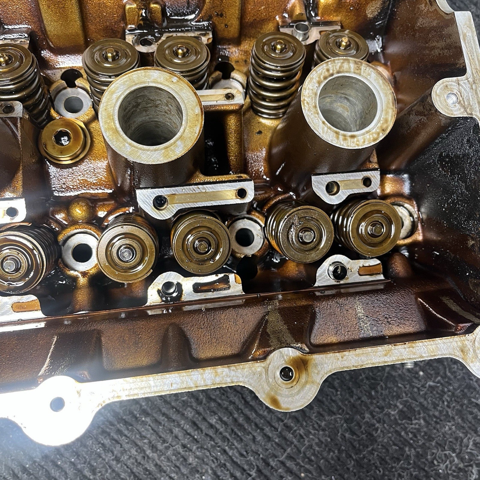 ☑️ BMW M42 Engine Cylinder Head 1721464