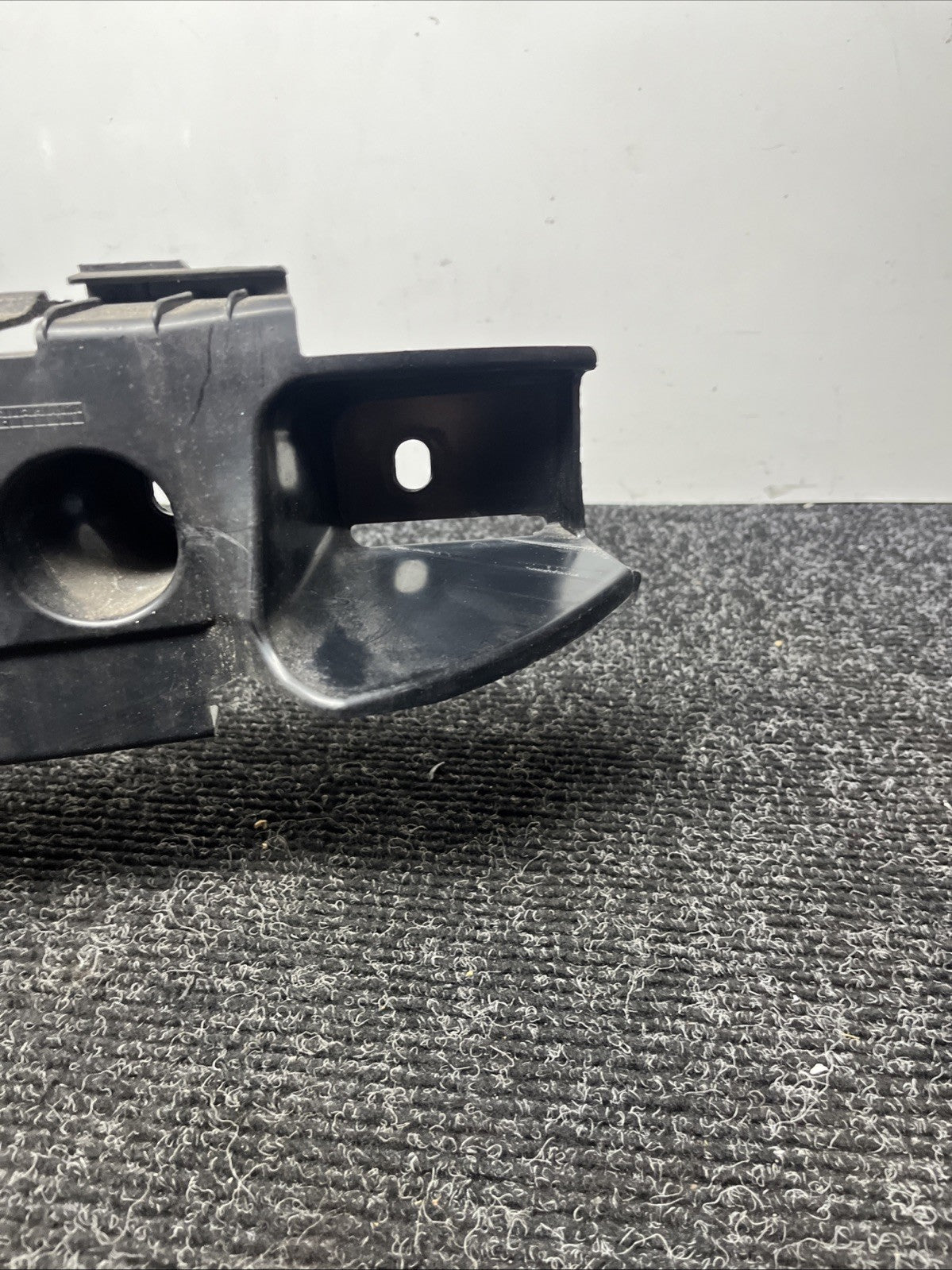 ☑️ OEM BMW E92 328 335 M3 COUPE Rear Center Bumper Mount Bracket Guide Support