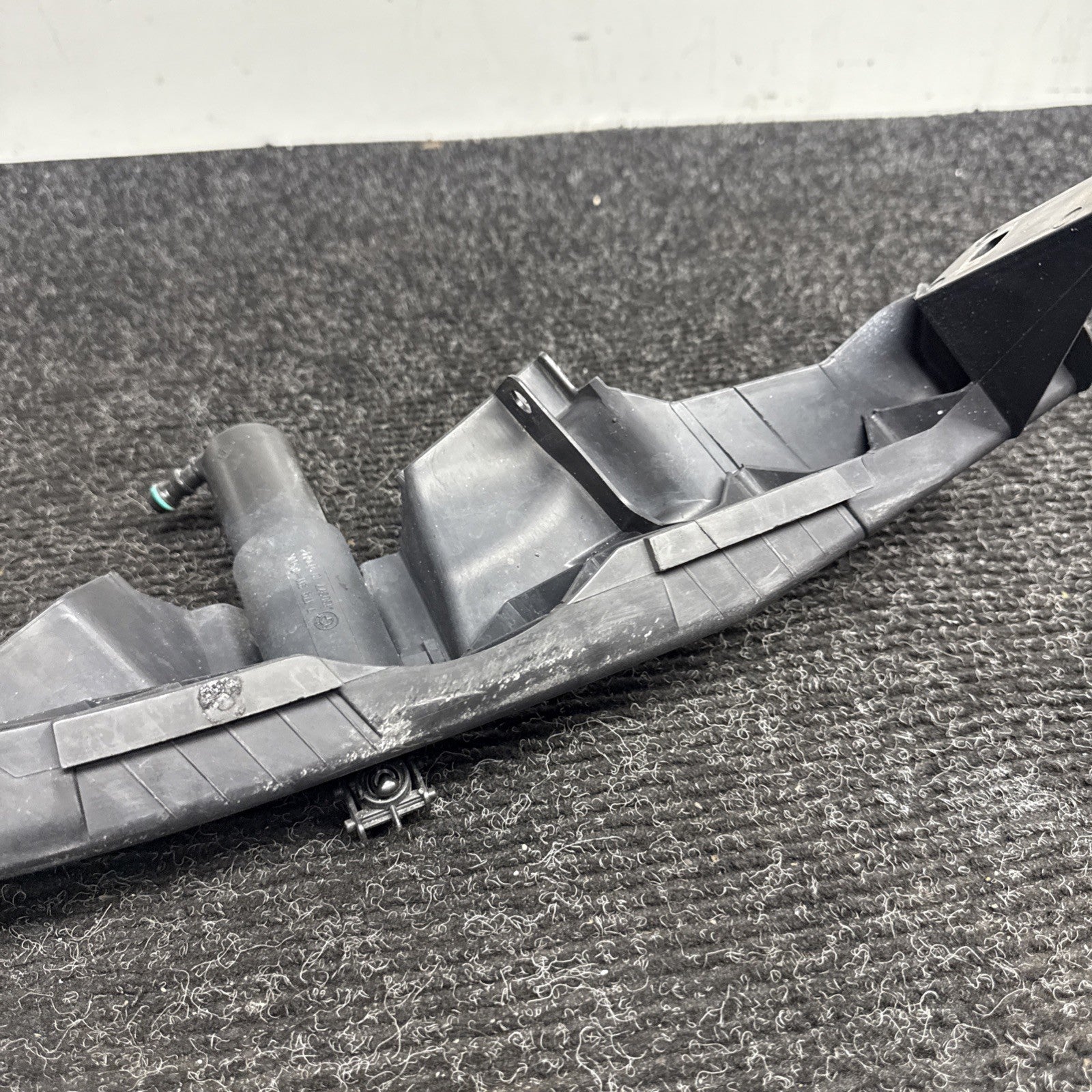 ☑️ 09-11 BMW E90 335 LCI Right Passenger Headlight Arm Bracket Mount Plastic