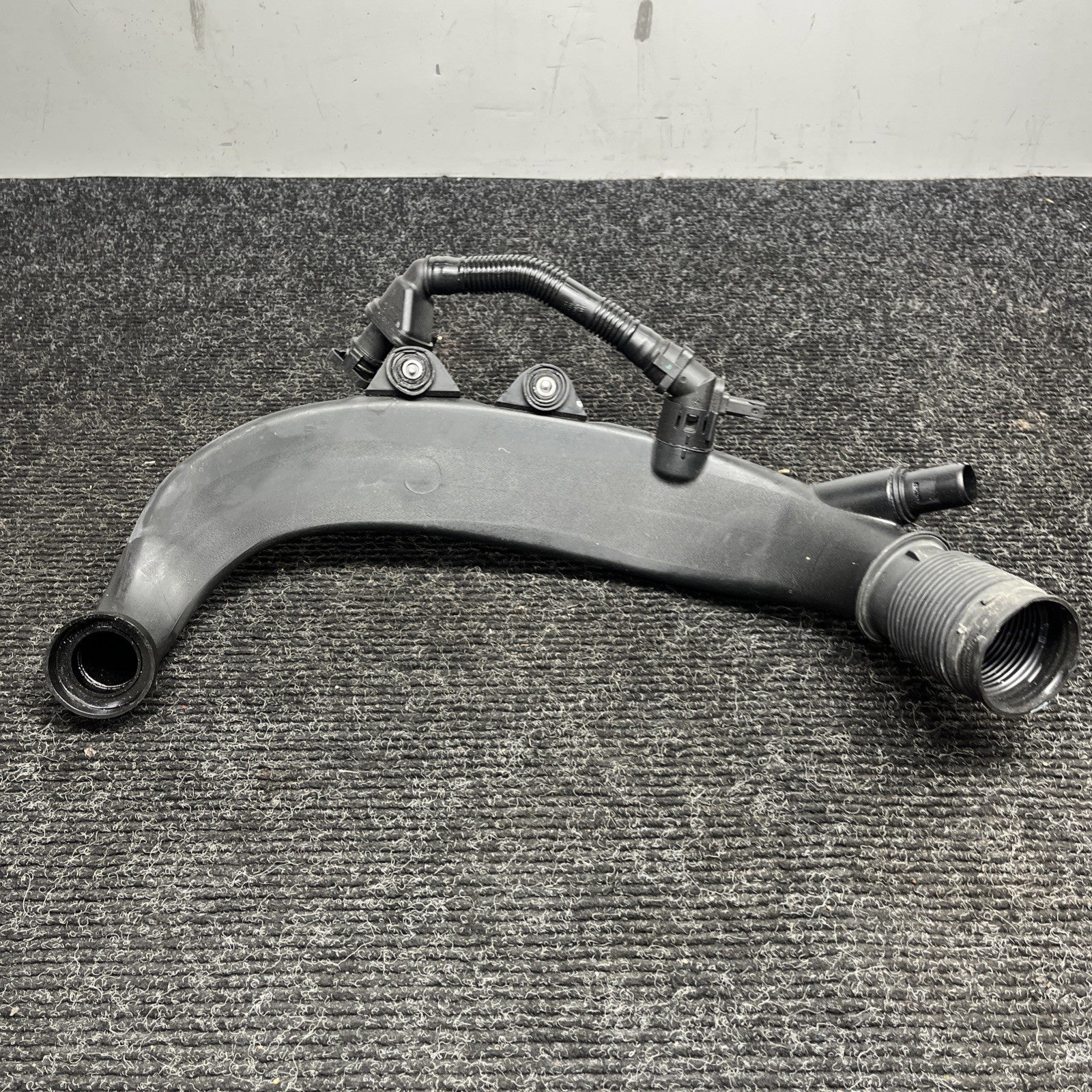 ☑️ 07-13 BMW 335i ENGINE TURBO INTAKE CHARGE INDUCTION PIPE TUBE OEM 7600028