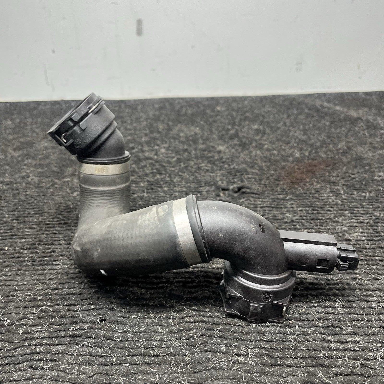 ☑️ 08-13 BMW E90 E82 Front Radiator Lower Coolant Inlet Hose Pipe 7532493 OEM