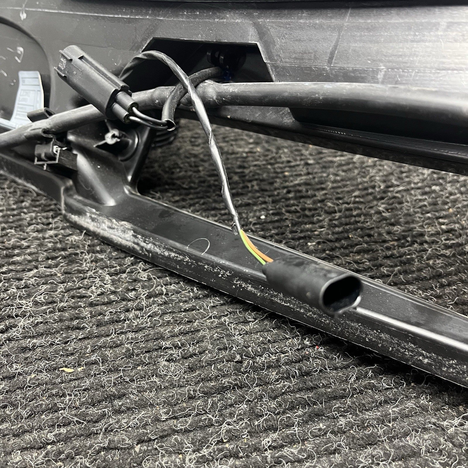 ☑️ 08-13 BMW E90 E92 E93 M3 OEM Front Windshield Wiper Cowl Panel Trim Cover OEM