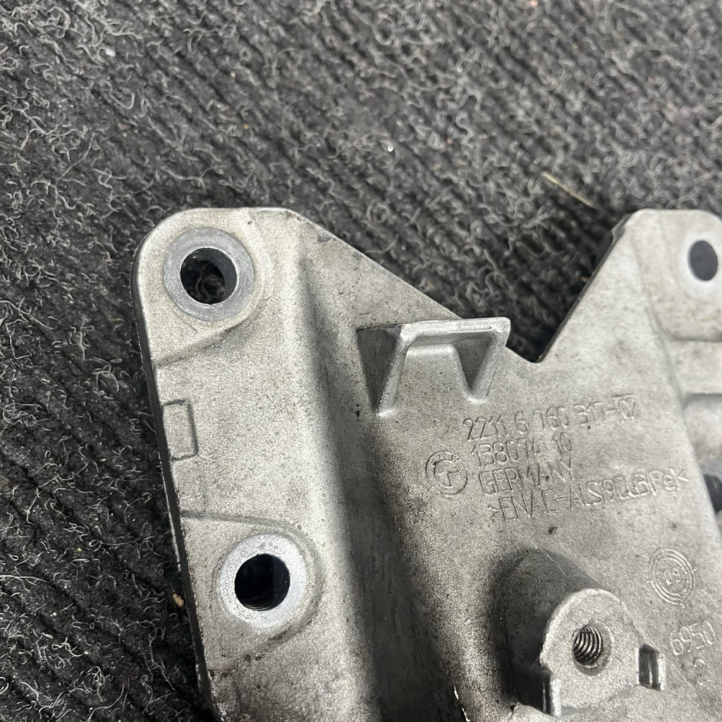 ☑️ BMW E90 E91 E92 Engine Mount Bracket Left N54 6760317 Motor Mount Bracket