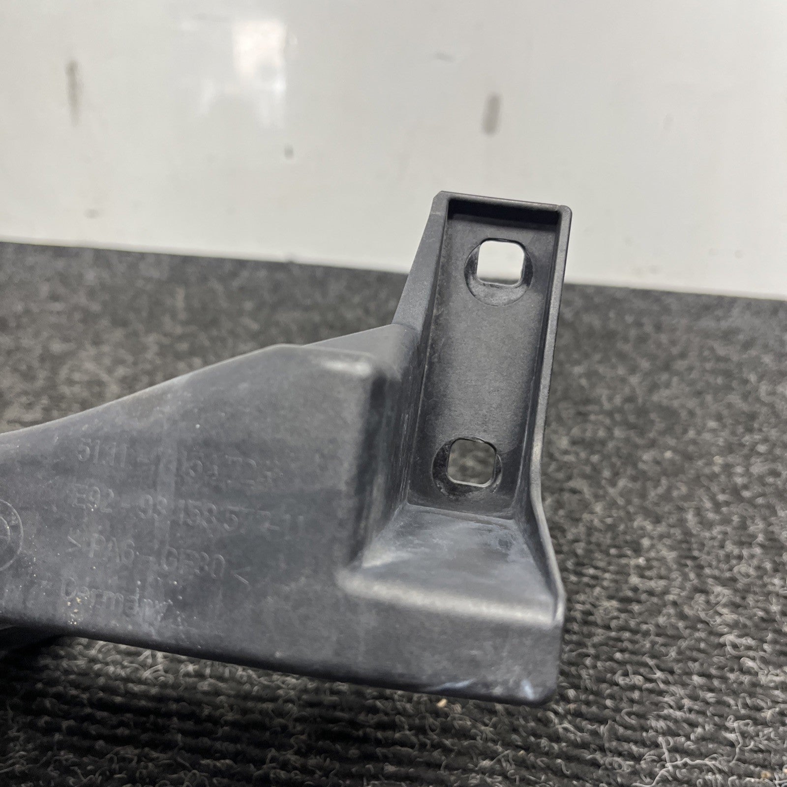 ☑️ 07-10 OEM BMW E92 E93 335 Right Passenger Headlight Bracket Carrier Mount