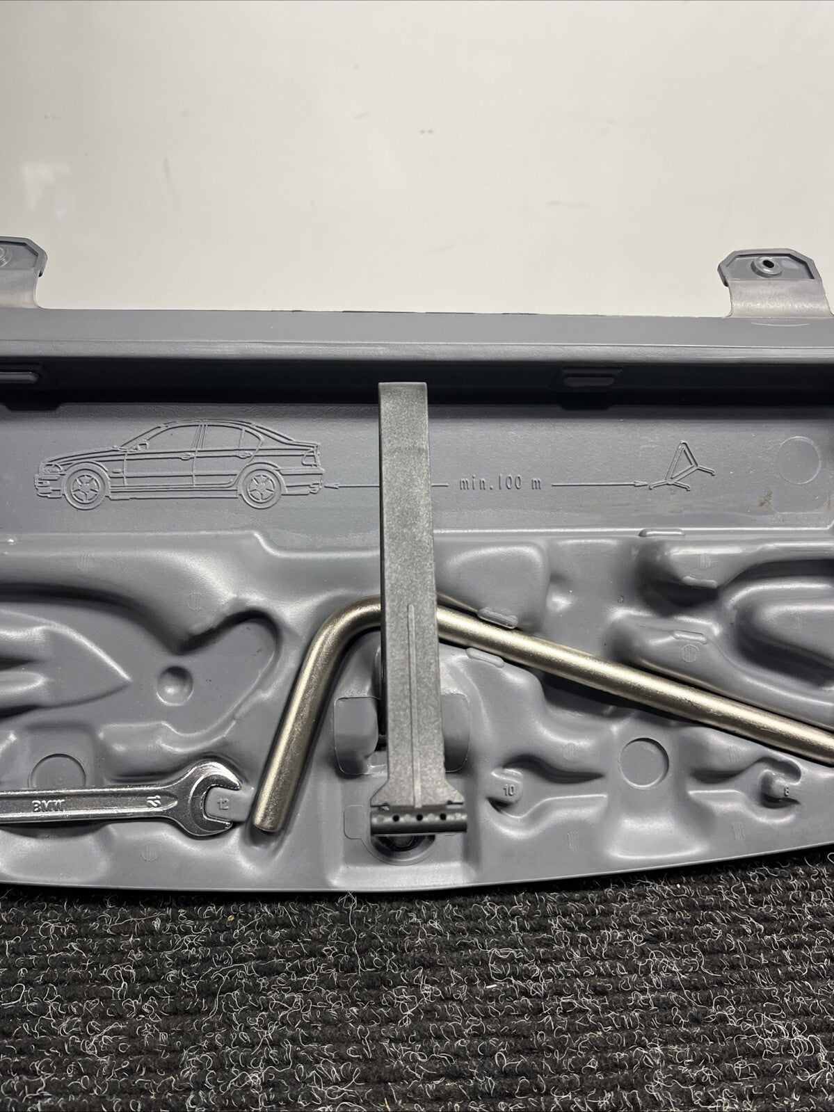 ☑️ 01-06 BMW E46 CONVERTIBLE SPARE TIRE TOOL KIT W CASE 1096200 OEM