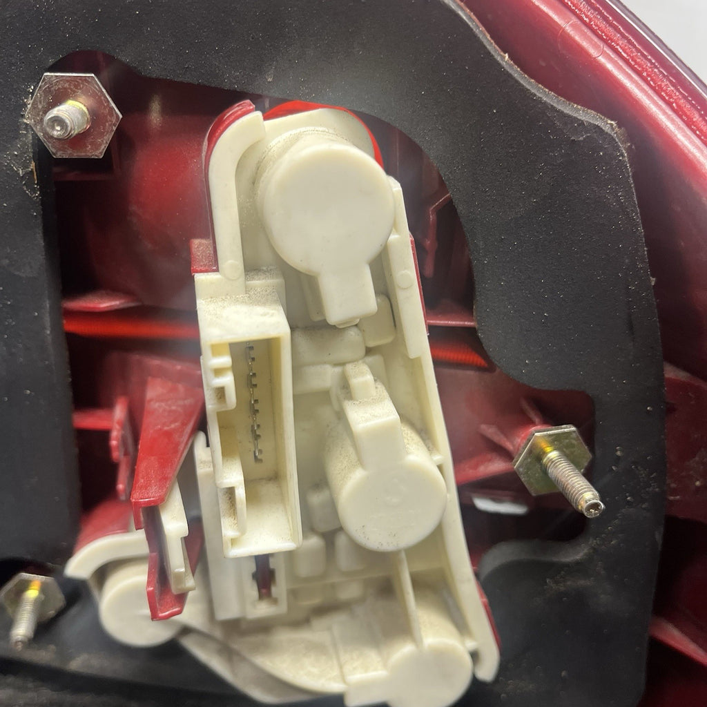 ☑️ 2006-2008 BMW 325I 328I 335I E90 LEFT DRIVER SIDE TAIL LIGHT 7161955 OEM