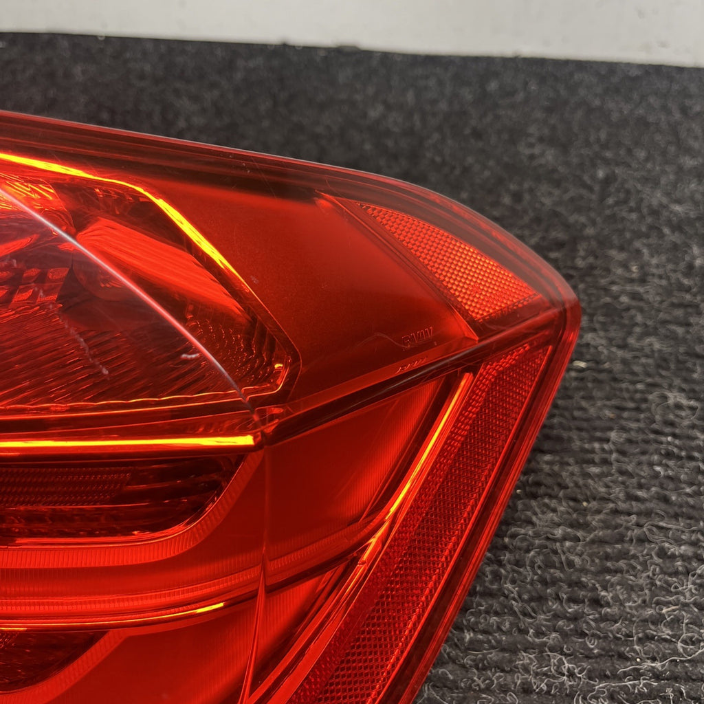 ☑️ 2012-2015 BMW F30 320i 328i Sedan Rear Right Outer Taillight Tail Light OEM
